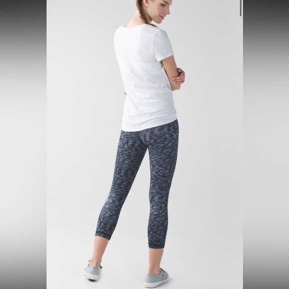 Lululemon Sz 8 Wunder Under Crop (Hi-Rise) Dramatic Static White Black - Picture 8 of 11